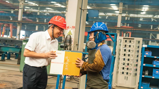 万力集团“送清冷”活动，慰问一线员工