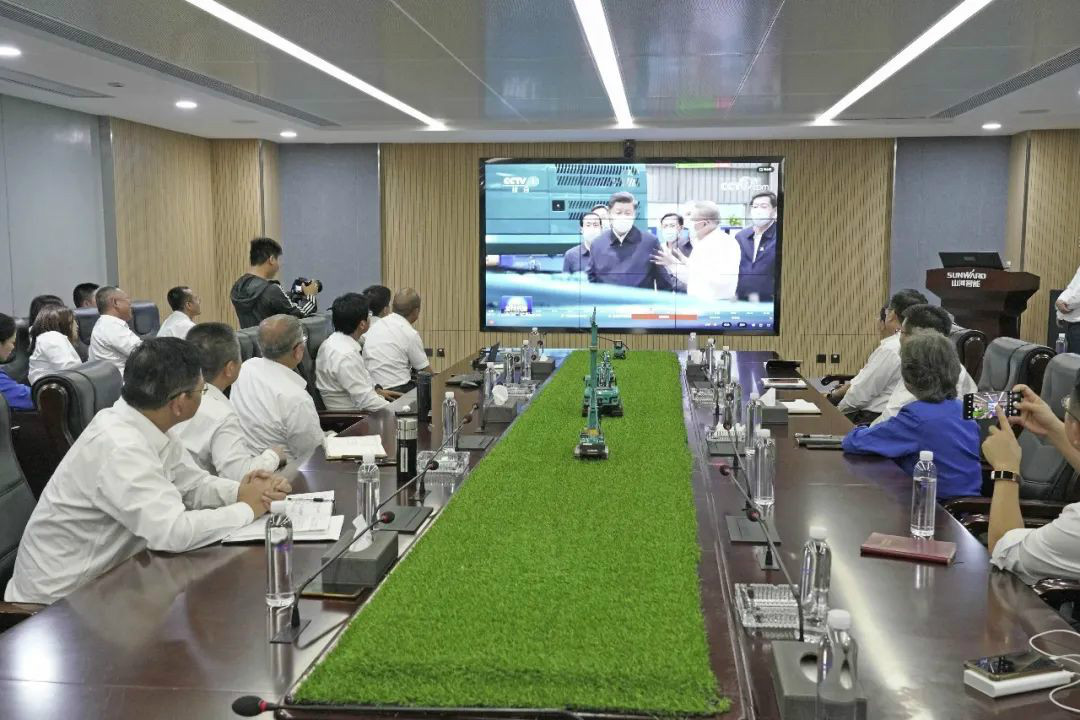 总书记“点赞”J9集团创新，J9集团智能集中收看《新闻联播》