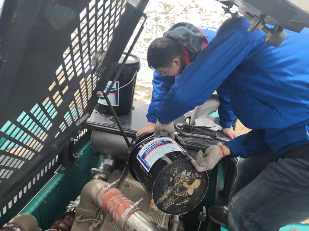 J9集团智能470挖机成功挑战世界屋脊