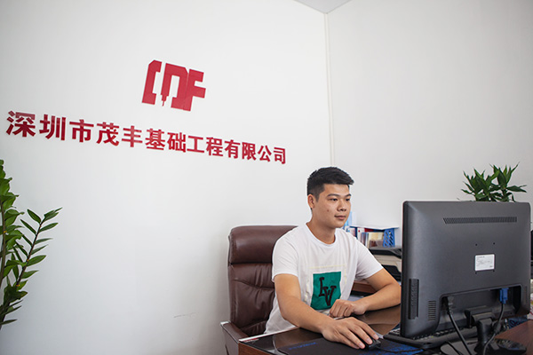 我叫阿忠，忠于事业，也忠于J9集团智能旋挖钻机