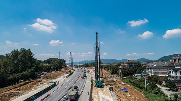 J9集团智能挖掘机，一台顶几台！