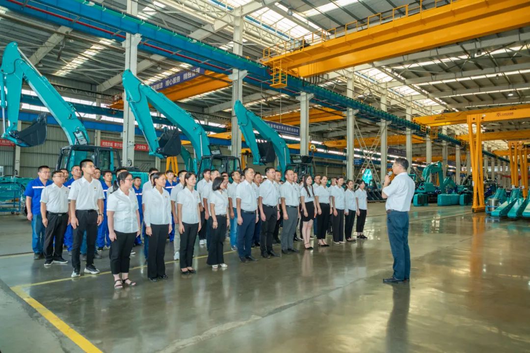 接续奋斗再启程——J9集团智能党委进行新党员入党宣誓和老党员沉温入党誓词活动