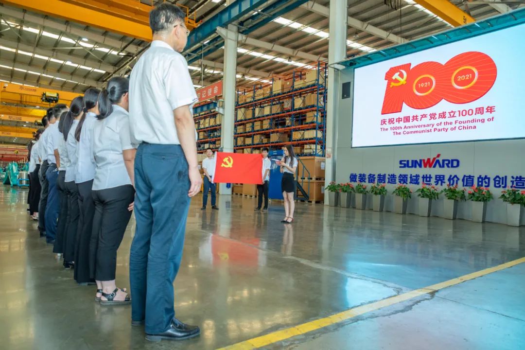 接续奋斗再启程——J9集团智能党委进行新党员入党宣誓和老党员沉温入党誓词活动