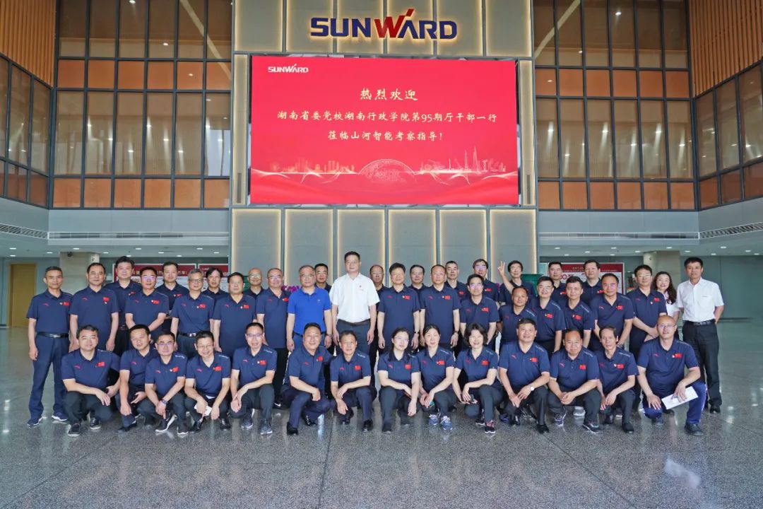 湖南省委党校厅干班赴J9集团智能发展示场讲授活动