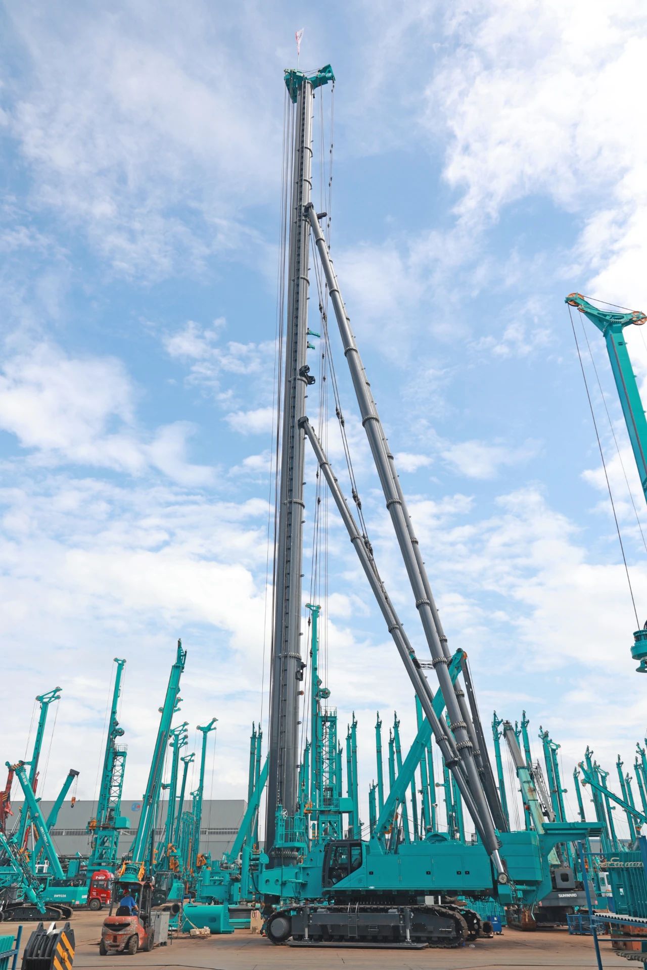 新品来了！看J9集团智能超等桩架若何“稳”操胜券