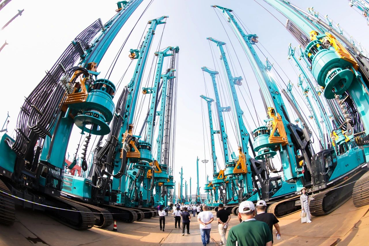 四大成套设备携手登。9集团智能创新成就展示会交出“亮眼答卷”