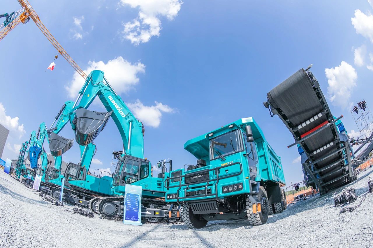 四大成套设备携手登。9集团智能创新成就展示会交出“亮眼答卷”