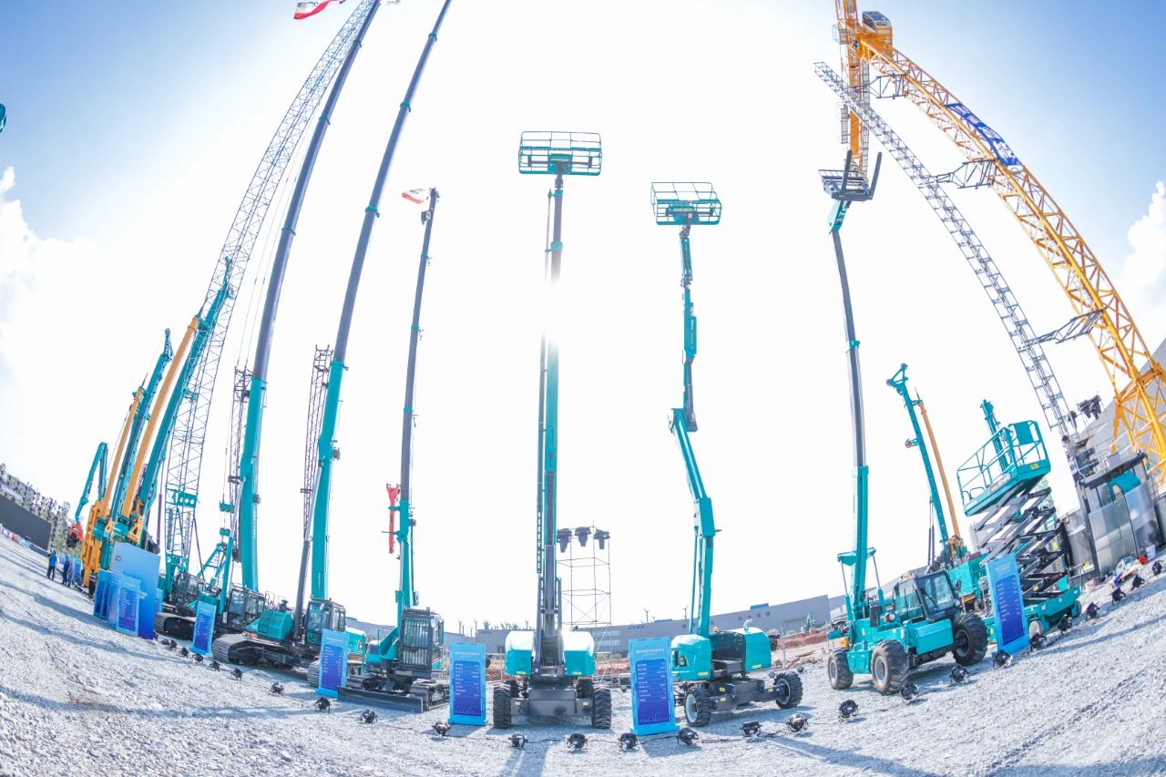 四大成套设备携手登。9集团智能创新成就展示会交出“亮眼答卷”