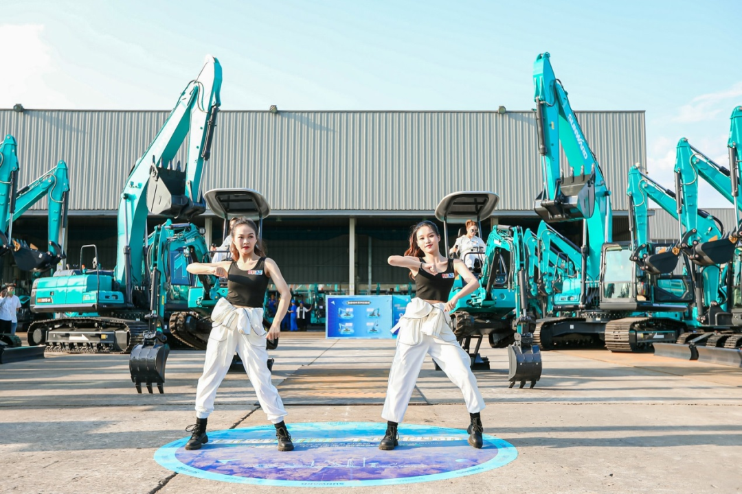 王炸！挖机加“宝贝”魅力驯服全场