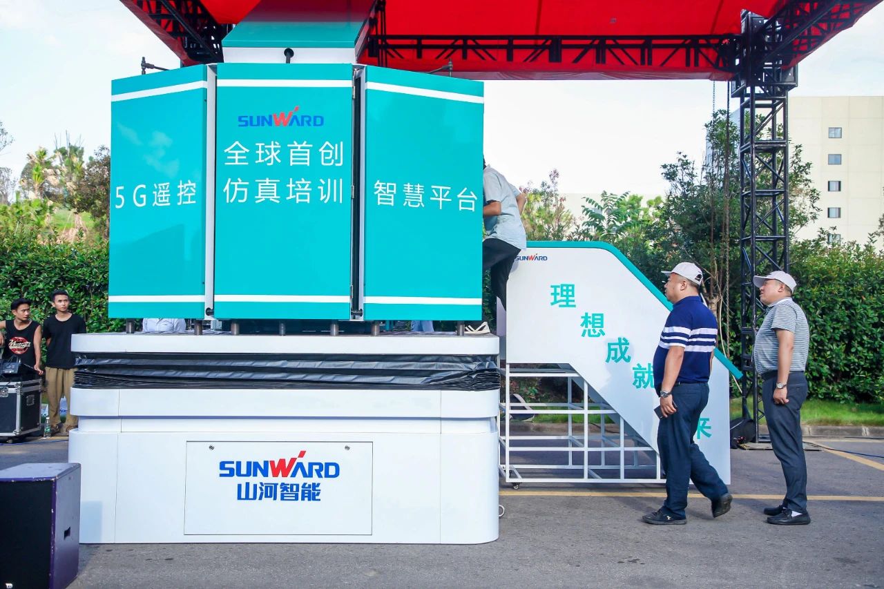 远程？+仿真培训！全球初创5G？胤抡媾嘌抵腔燮教ń艹隽料