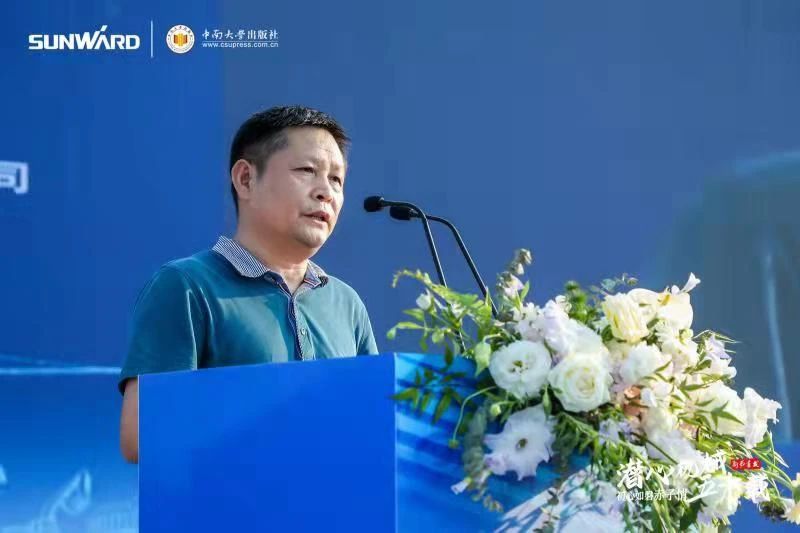 《何清华潜心理械五十年》新书颁布，背后还有这些故事