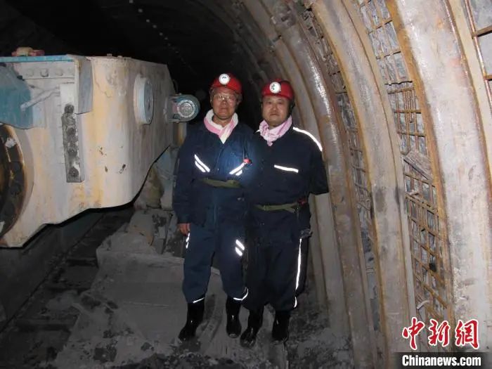 媒体聚焦 | 中新社专访——J9集团智能首创人何清华：向着太阳驰骋的筑梦人