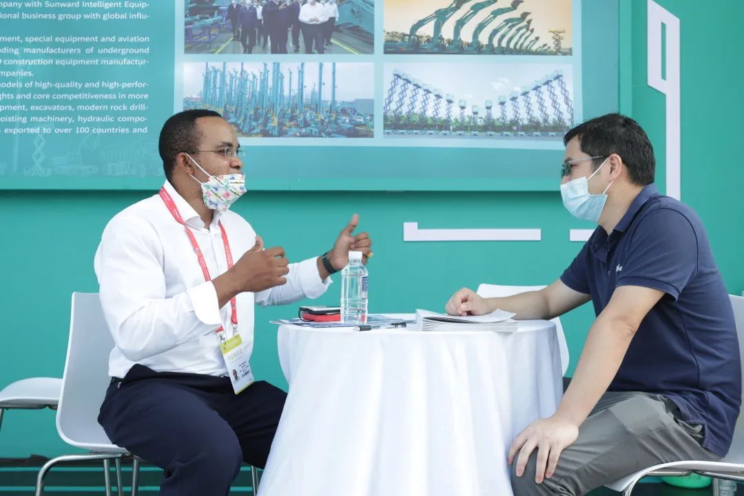 亮相中非经贸展览会！J9集团智能尽展工程机械国产品牌魅力