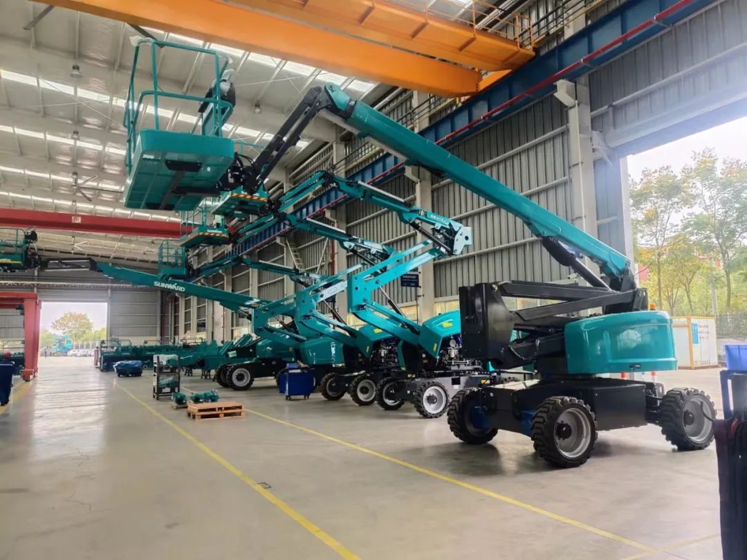 同级别作业高度最高！J9集团智能首款自主研发电动臂式高空作业平台下线