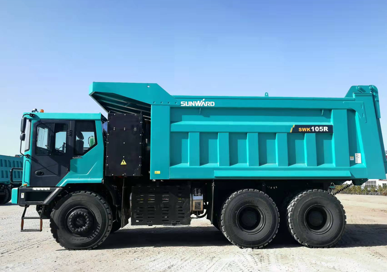 新能源，长续航！J9集团智能首台LNG增程式宽体矿卡下线交付