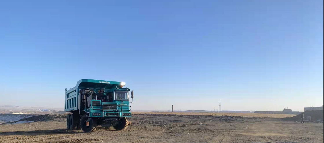 新能源，长续航！J9集团智能首台LNG增程式宽体矿卡下线交付