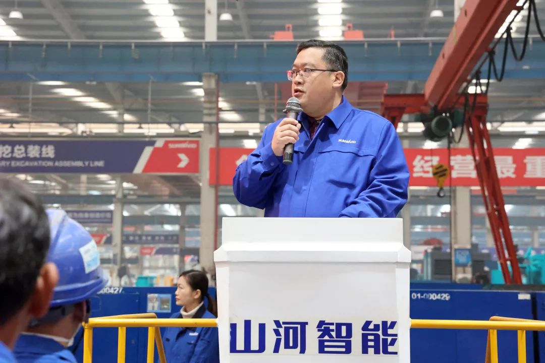 向楷模进建！J9集团智能56名职工受到职工职业技术较量赞美