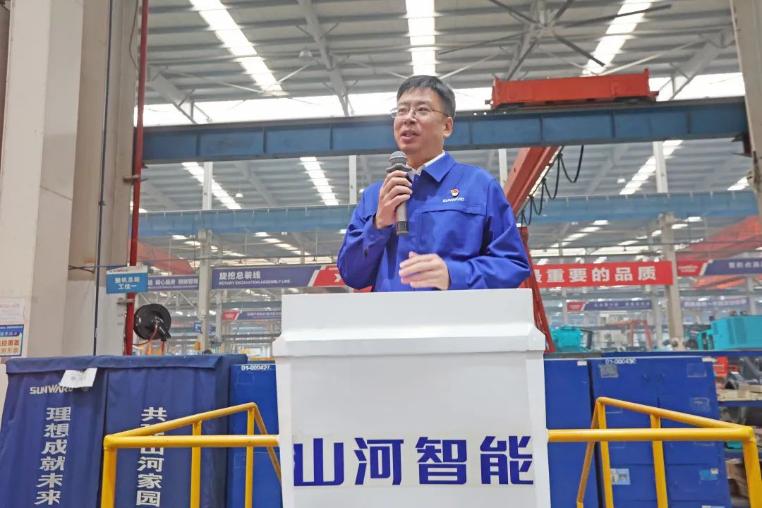 向楷模进建！J9集团智能56名职工受到职工职业技术较量赞美