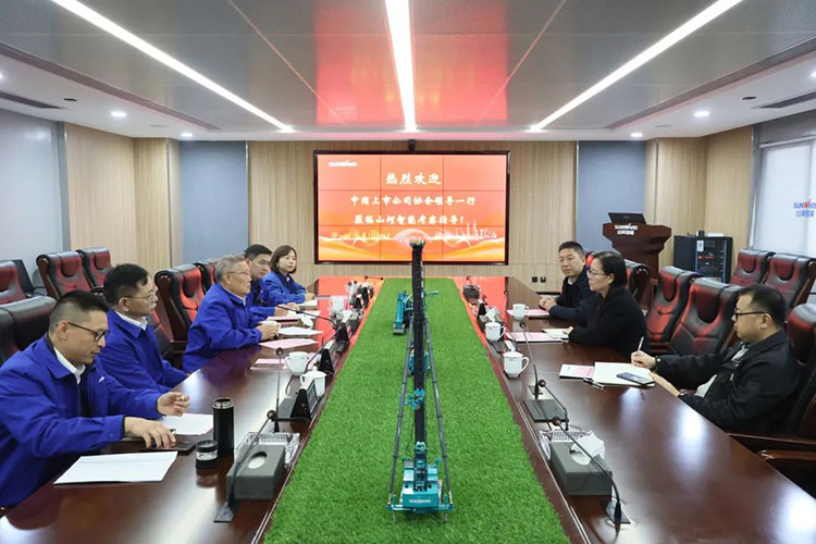 中国上市公司协会党委委员、副秘书长刘翠兰一行调研J9集团智能