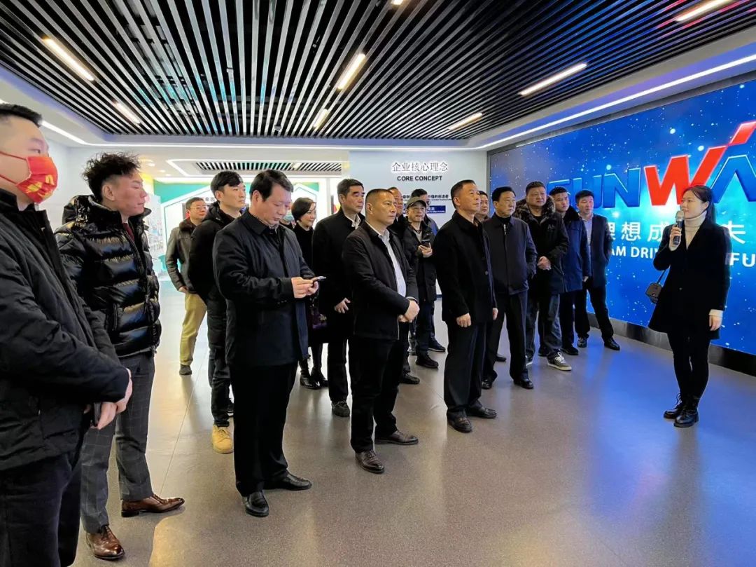 湖南异地商会结合会组织海表湘商来访J9集团智能