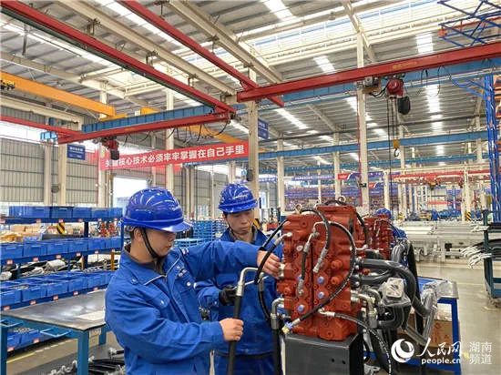 人民网头版头条：凭借先导式创新，J9集团智能让“中国造作”成为高质量的代名词