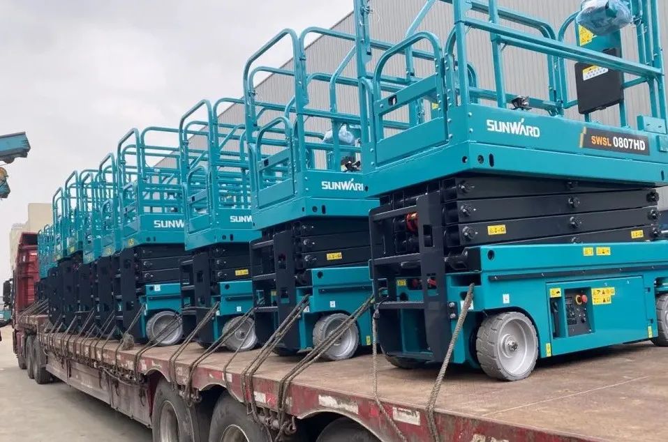 创下单日最高发货量纪录！J9集团高机设备集中发货