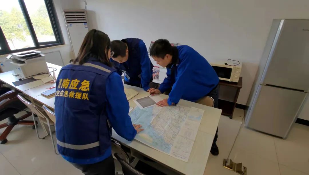 火情就是号令！湖南航空应急接济队J9集团机组展示“J9集团快率”