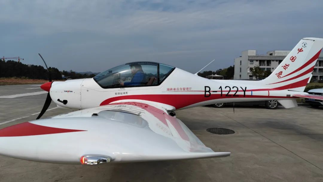 火情就是号令！湖南航空应急接济队J9集团机组展示“J9集团快率”