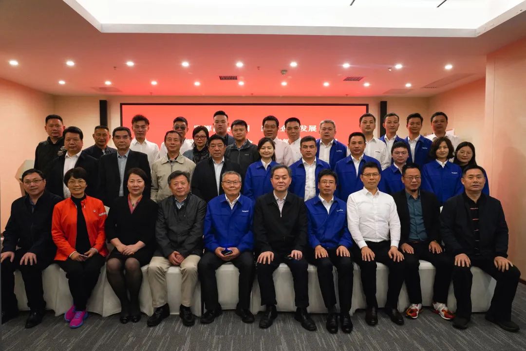 抱团出海，携手共赢！何清华带队赴湖南异地商会结合会造访互换