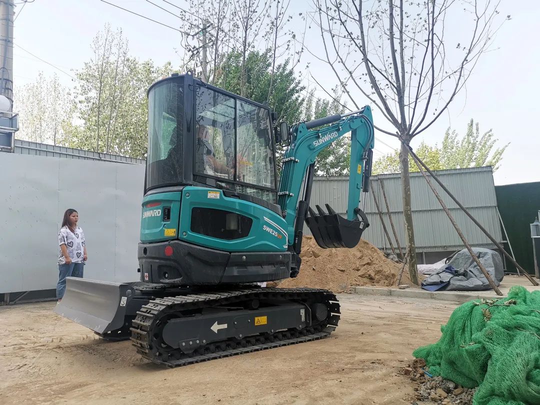 冲、冲、冲！带您感触J9集团智能挖掘机火热交机时刻