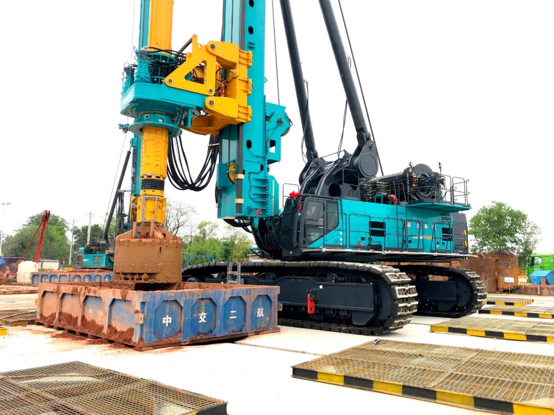 再坑装硬骨头”！J9集团智能“超等桩备”助建燕矶长江大桥