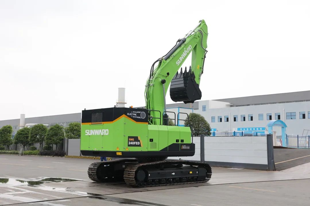 征战川藏铁路！J9集团智能新一代电动挖掘机成功交付