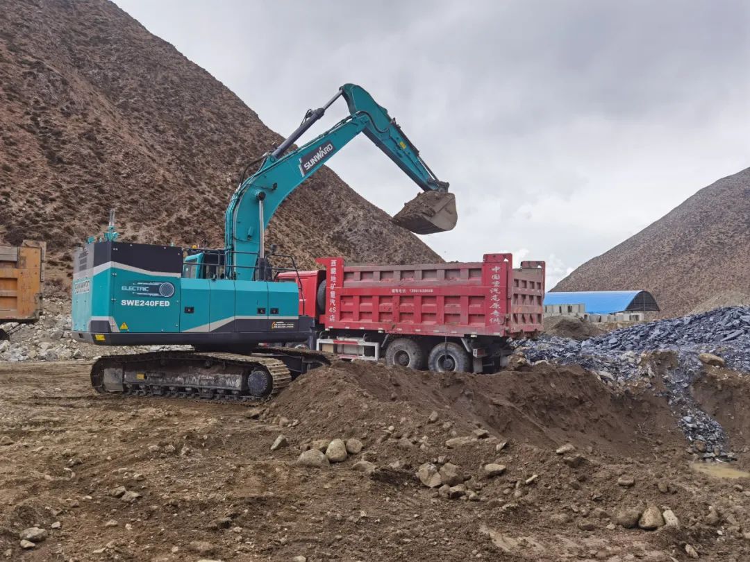 征战川藏铁路！J9集团智能新一代电动挖掘机成功交付