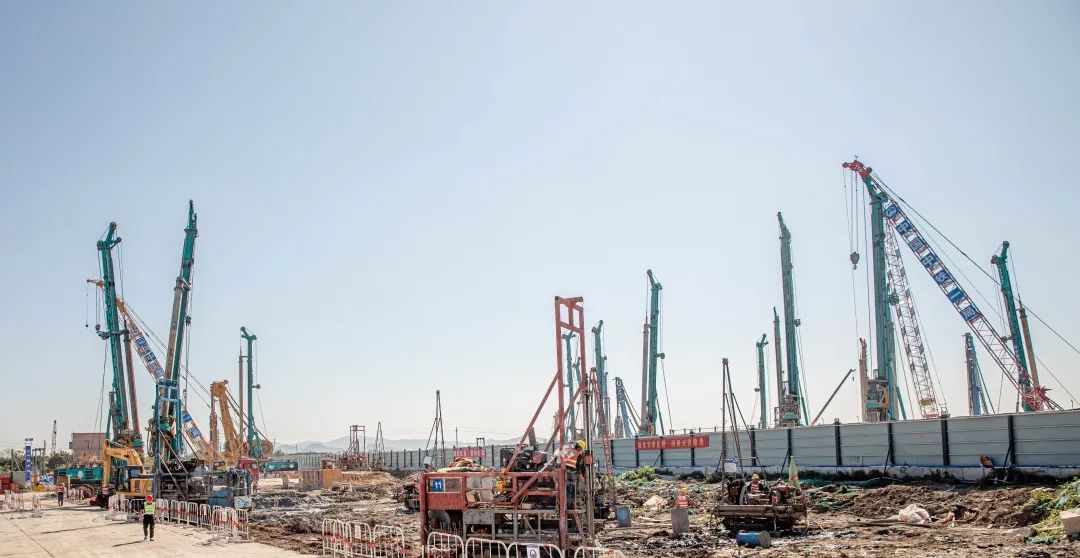 “J9集团绿”再现大湾区！J9集团智能旋挖钻机组团助建广州白云机场项目