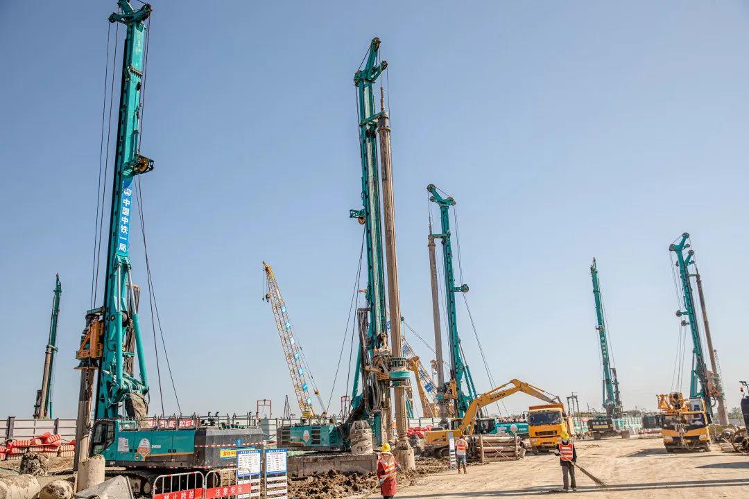 “J9集团绿”再现大湾区！J9集团智能旋挖钻机组团助建广州白云机场项目