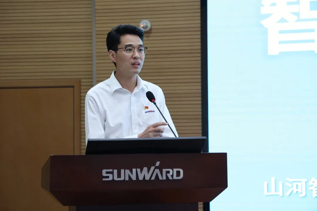 创新引领，智造将来！“2022院士专家长沙杏妆高端设备高质量发展钻研会隆沉进行