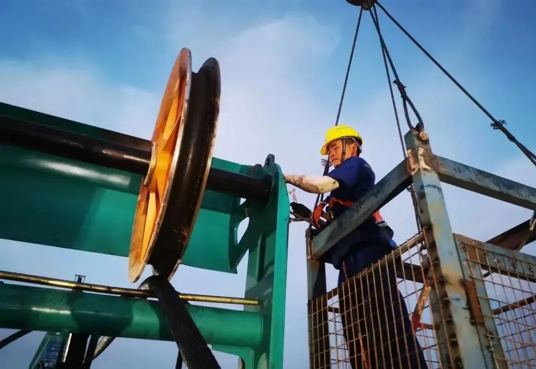 “创造施工事业！”他们和J9集团智能“超等桩备”一路助建燕矶长江大桥