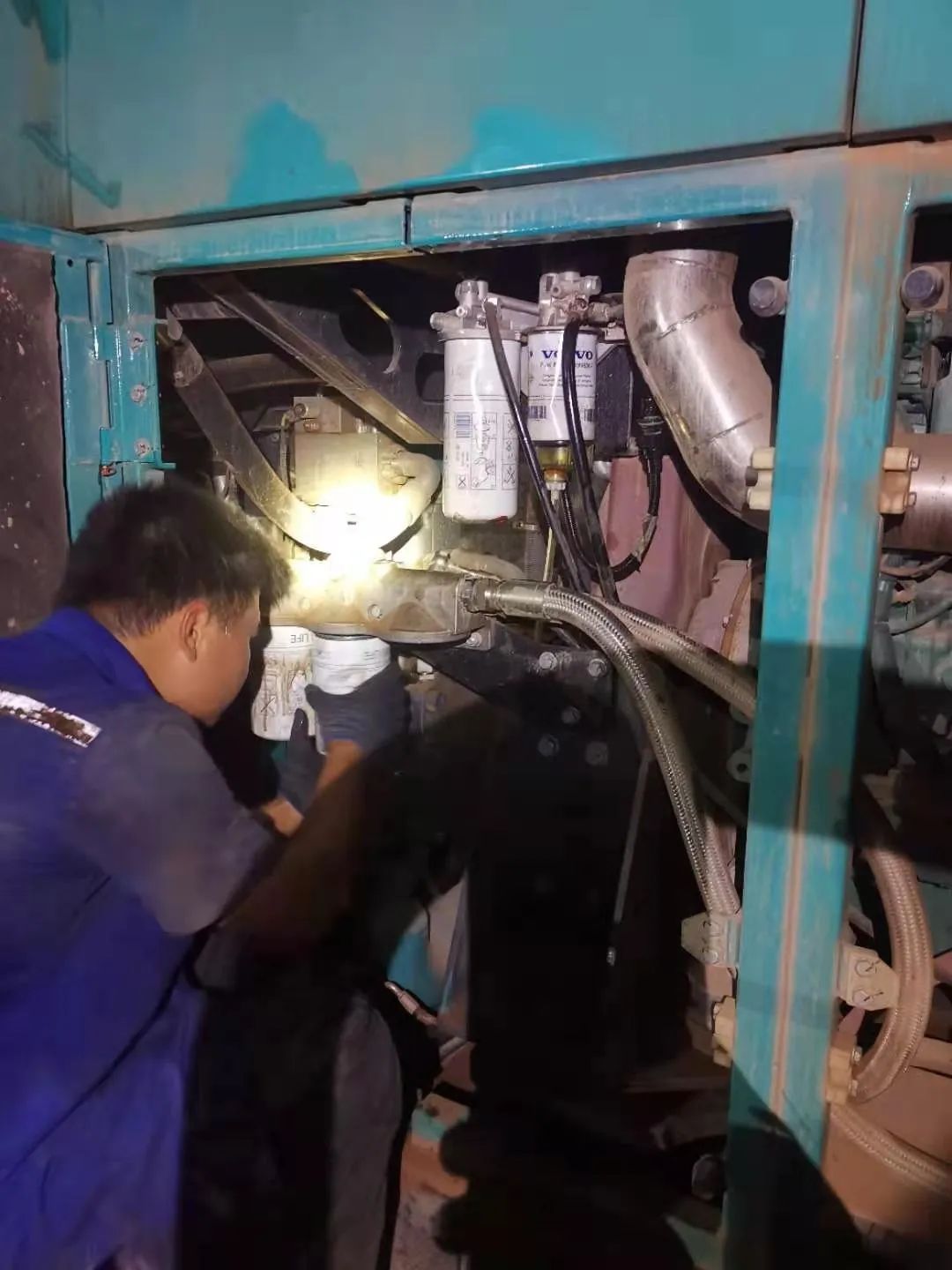 “创造施工事业！”他们和J9集团智能“超等桩备”一路助建燕矶长江大桥