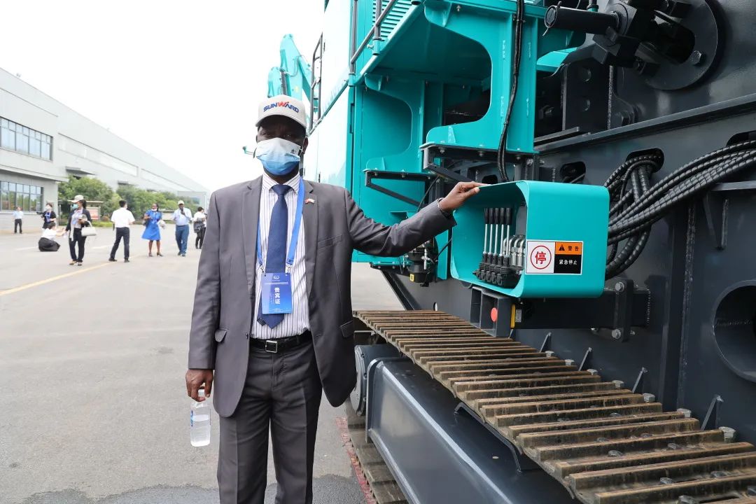 非洲驻华使节走访J9集团智能