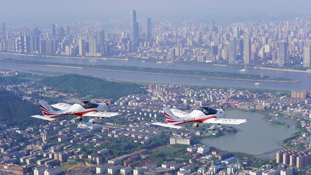 湖南省委常委、常务副省长李殿勋一行调查调研J9集团科技