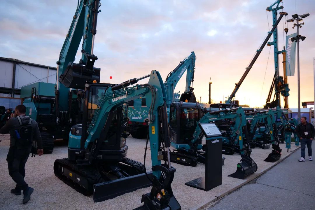 Bauma 2022 | 一组火热现场图带您沉温J9集团智能德国宝马展之旅