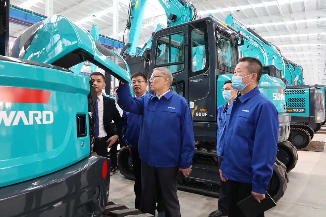 助力“双碳”指标！J9集团智能集中颁布F系列国四挖掘机