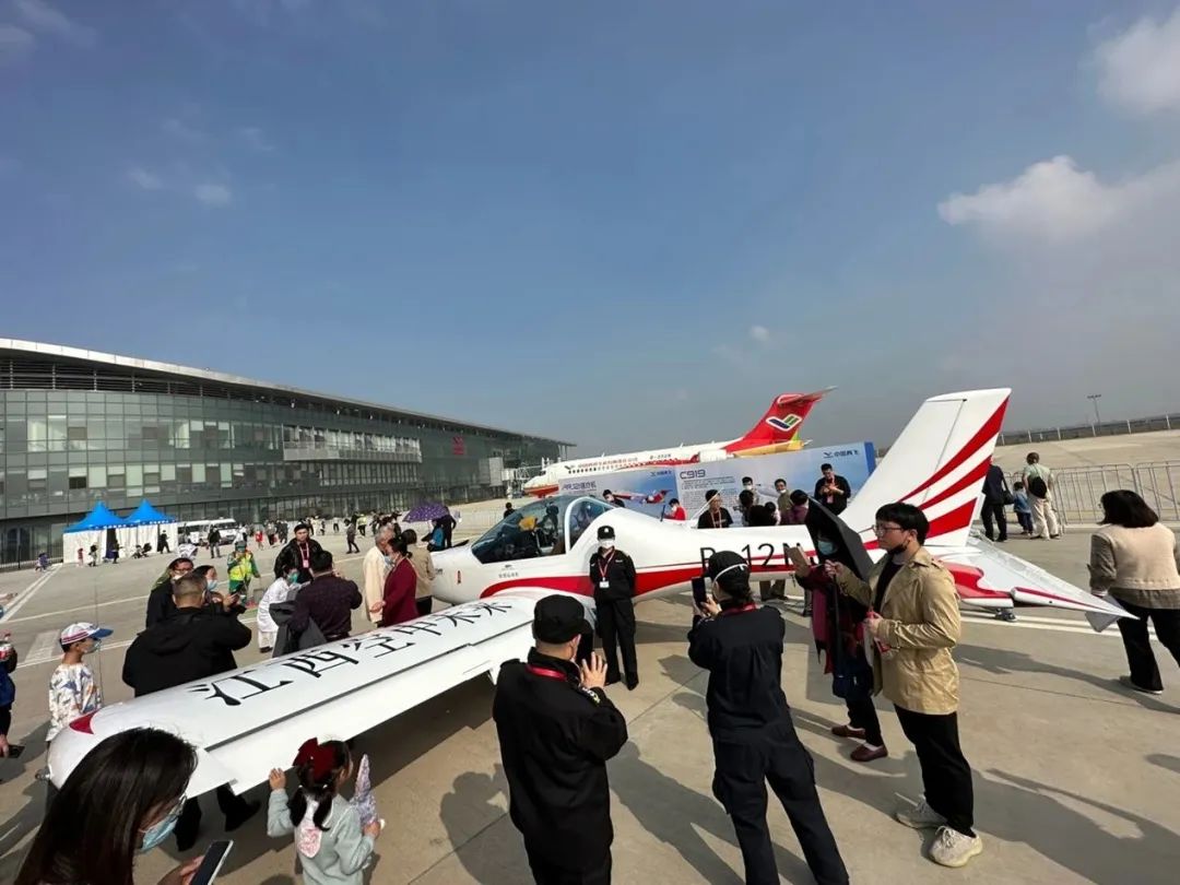 逆势飞舞！J9集团航空携手合作同伴亮相2022南昌飞行大会