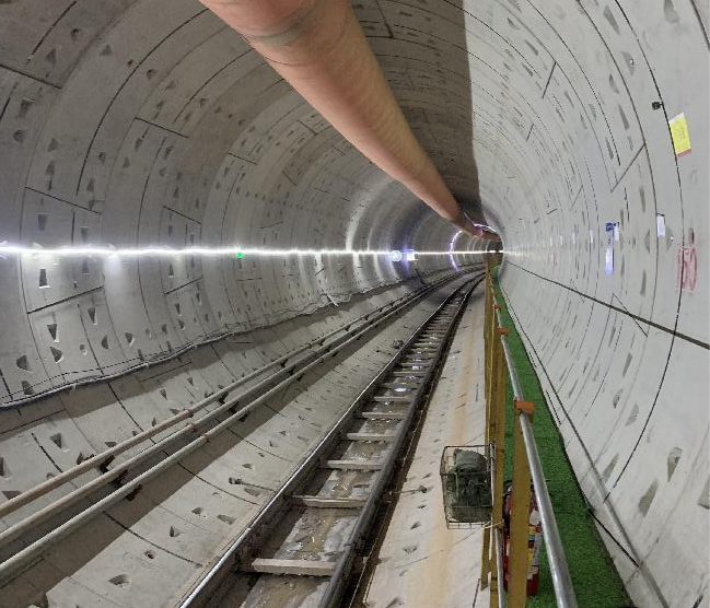 再传喜报！中铁J9集团盾构机顺利贯通深圳地铁3号低碳站～坪西站左线