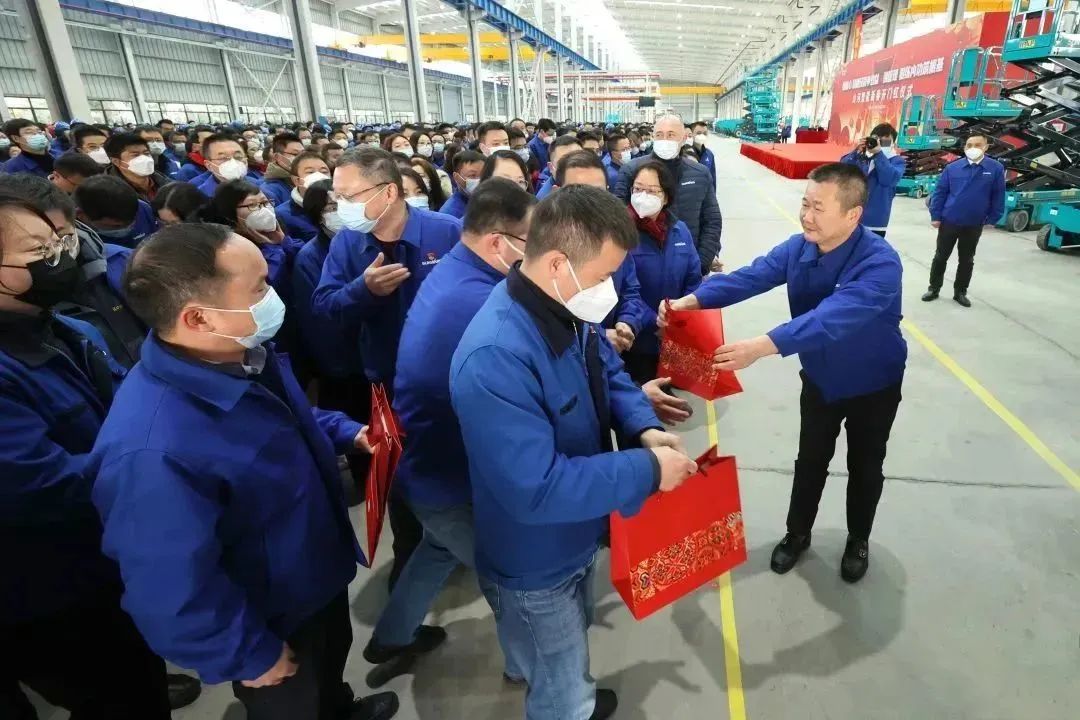 莫路君行早，更有早行人！J9集团智能癸卯兔年开工大吉