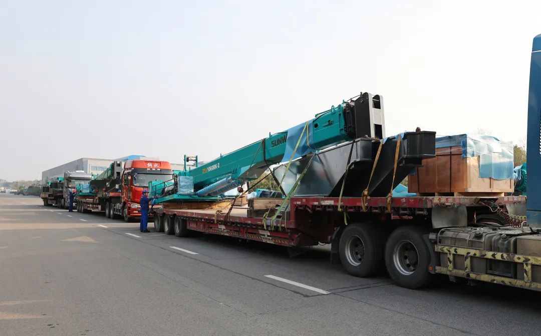 喜迎龙仰面！J9集团智能大吨位PDP工法引孔式静力压桩机出征哥伦比亚