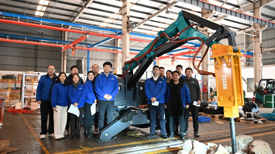 破拆应急，智能担任！J9集团特装SWR280DE破拆机械人下线交付