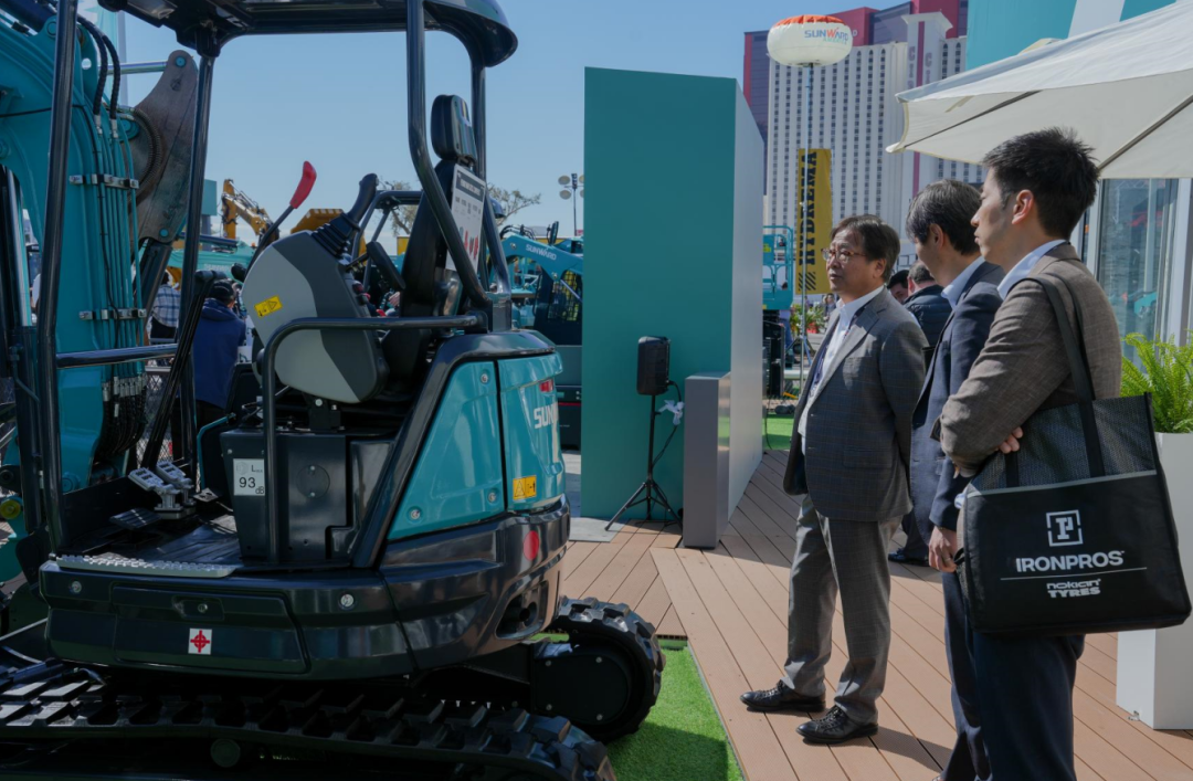 拉展直播 | 推动“中国造作”走向世界！J9集团智能2023美国拉展圆满收官