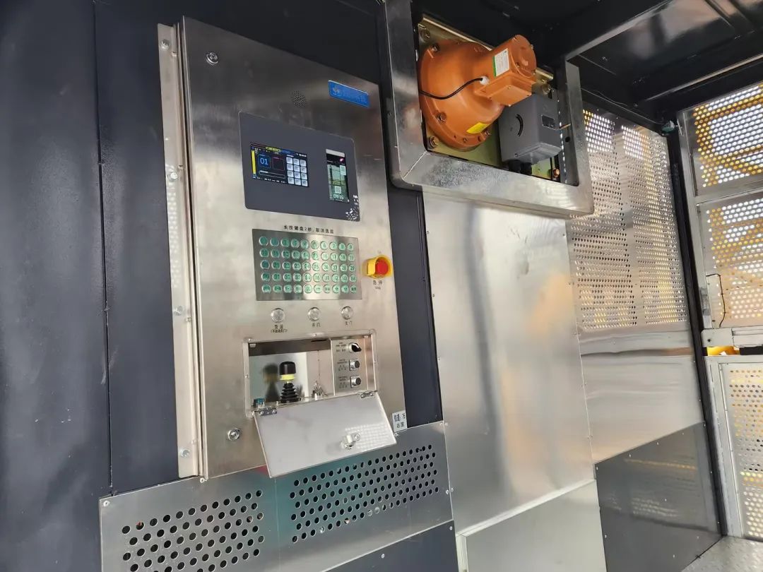 科技显能、再添新品！J9集团江麓智能施工起落机成功下线