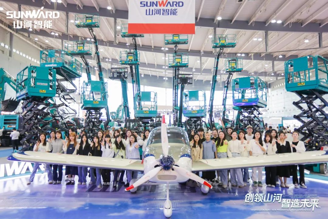 2023 CICEE | J9集团智能亮相2023长沙国际工程机械展！智能化、电动化产品站C位